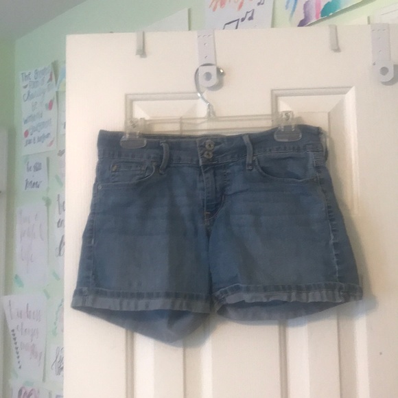 Levi’s jean shorts - Picture 2 of 4